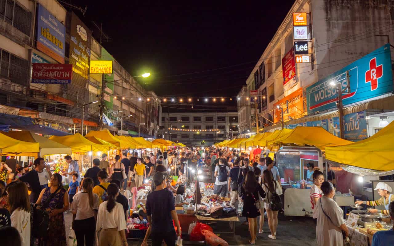 https://mdw-travel-data-us-east-1.s3.amazonaws.com/img/country/Thailand/Krabi-Weekend-Night-Market/img_00.jpg