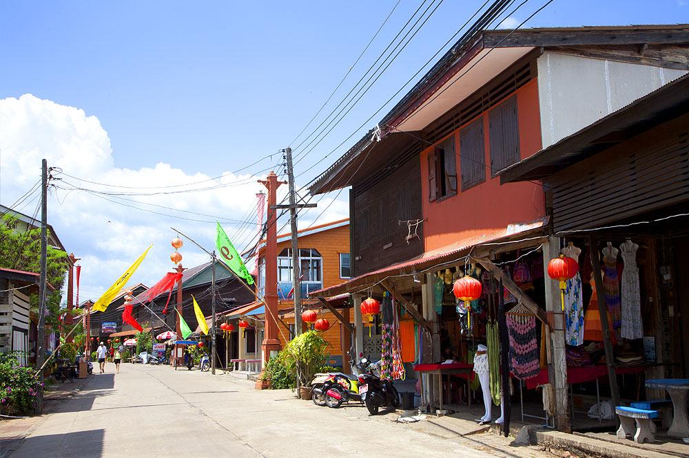 https://mdw-travel-data-us-east-1.s3.amazonaws.com/img/country/Thailand/Lanta-Old-Town/img_02.jpg
