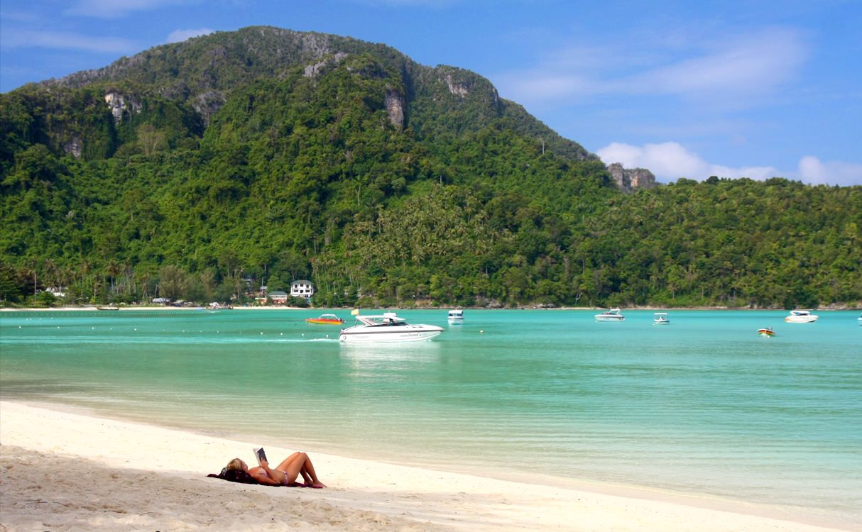 https://mdw-travel-data-us-east-1.s3.amazonaws.com/img/country/Thailand/Loh-Dalum-Bay/img_00.jpg