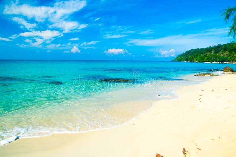 https://mdw-travel-data-us-east-1.s3.amazonaws.com/img/country/Thailand/Lonely-Beach/img_02.jpg
