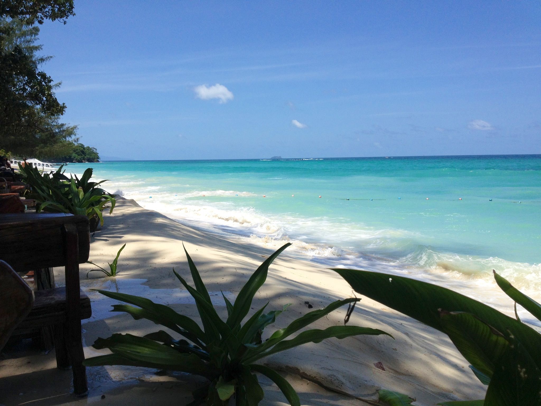 https://mdw-travel-data-us-east-1.s3.amazonaws.com/img/country/Thailand/Long-Beach/img_01.jpg