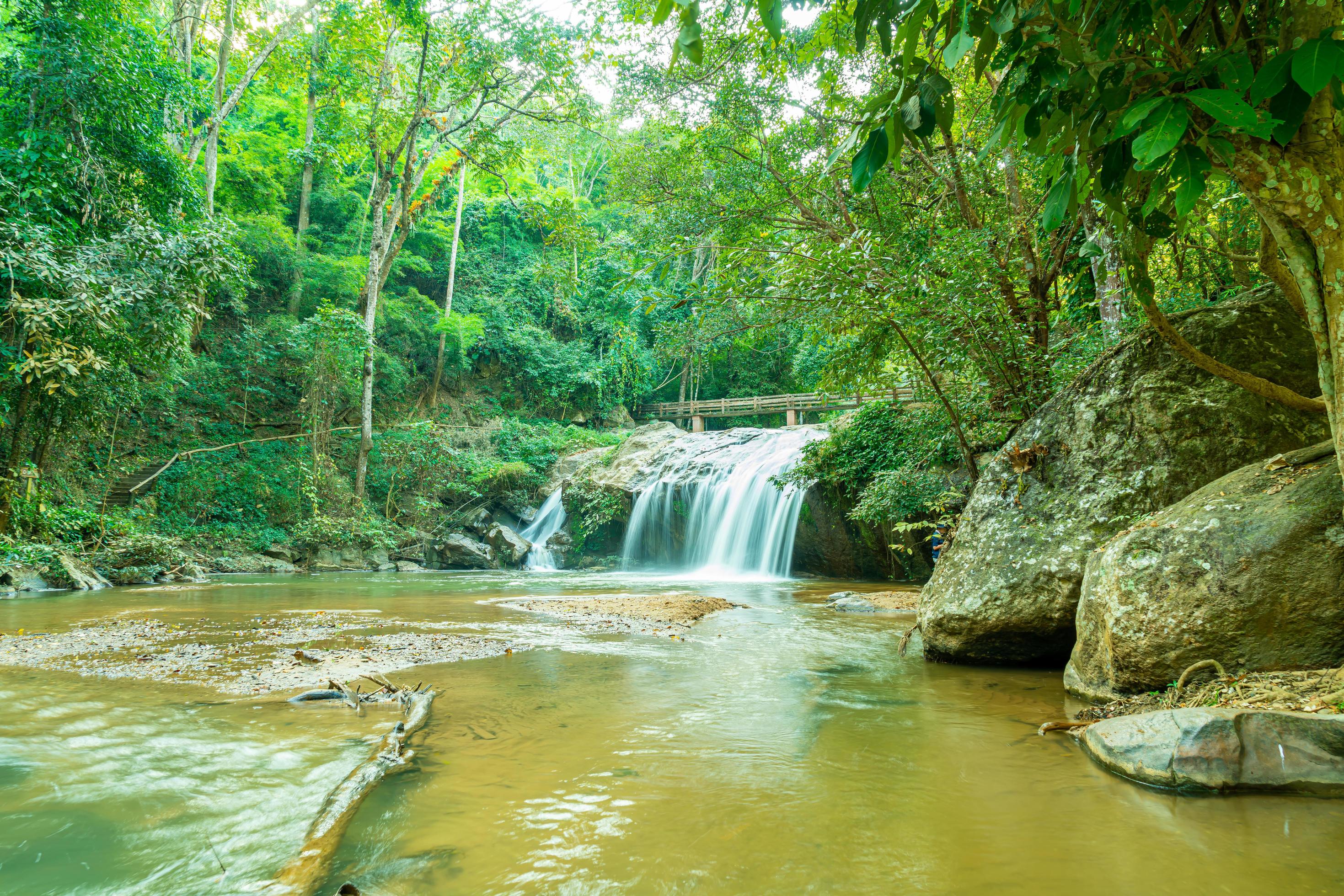 https://mdw-travel-data-us-east-1.s3.amazonaws.com/img/country/Thailand/Mae-Sa-Waterfall/img_00.jpg