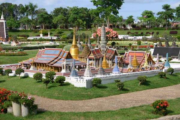 https://mdw-travel-data-us-east-1.s3.amazonaws.com/img/country/Thailand/Mini-Siam/img_00.jpg