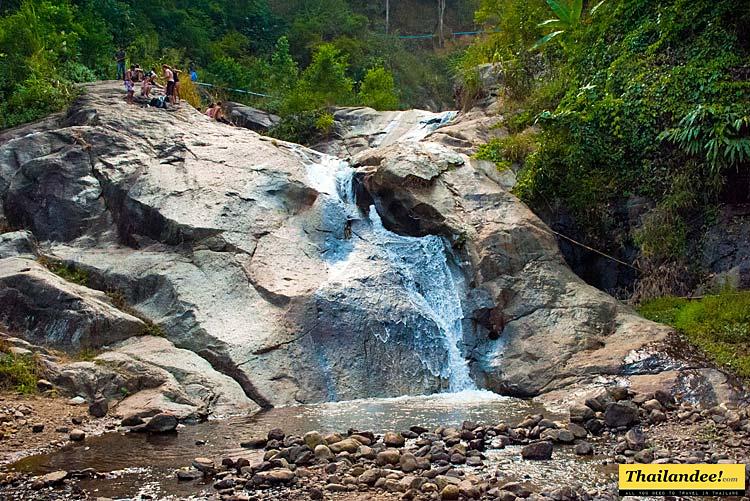 https://mdw-travel-data-us-east-1.s3.amazonaws.com/img/country/Thailand/Mo-Paeng-Waterfall/img_03.jpg