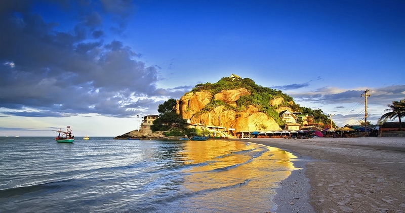 https://mdw-travel-data-us-east-1.s3.amazonaws.com/img/country/Thailand/Monkey-Mountain--Khao-Takiab-/img_00.jpg
