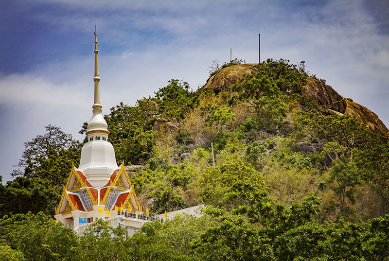 https://mdw-travel-data-us-east-1.s3.amazonaws.com/img/country/Thailand/Monkey-Mountain--Khao-Takiab-/img_01.jpg