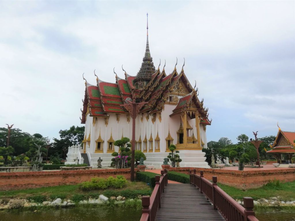 https://mdw-travel-data-us-east-1.s3.amazonaws.com/img/country/Thailand/Muang-Boran/img_00.jpg