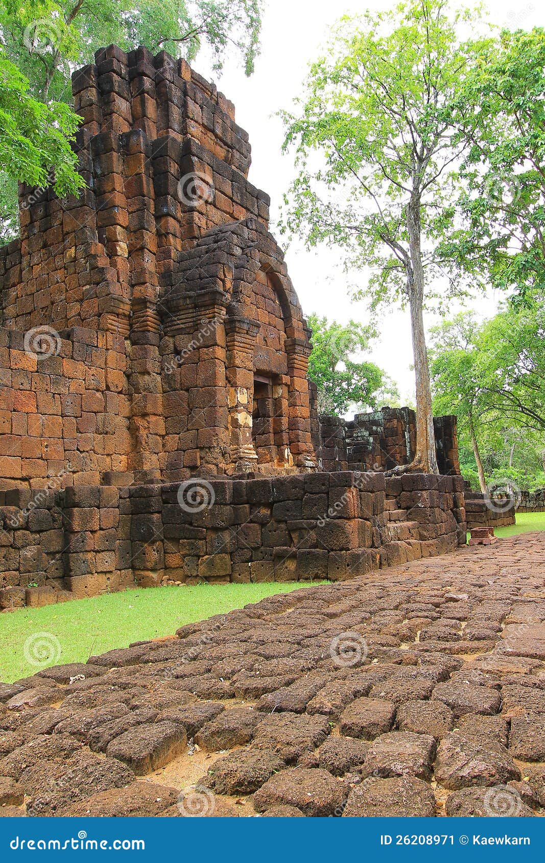 https://mdw-travel-data-us-east-1.s3.amazonaws.com/img/country/Thailand/Mueang-Sing-Historical-Park/img_01.jpg