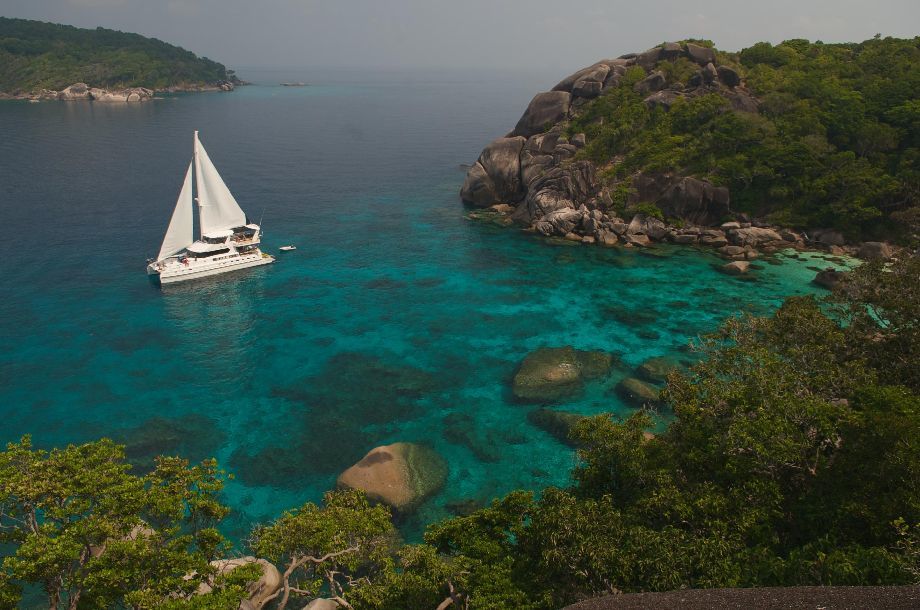 https://mdw-travel-data-us-east-1.s3.amazonaws.com/img/country/Thailand/Nai-Harn-Beach/img_05.jpg