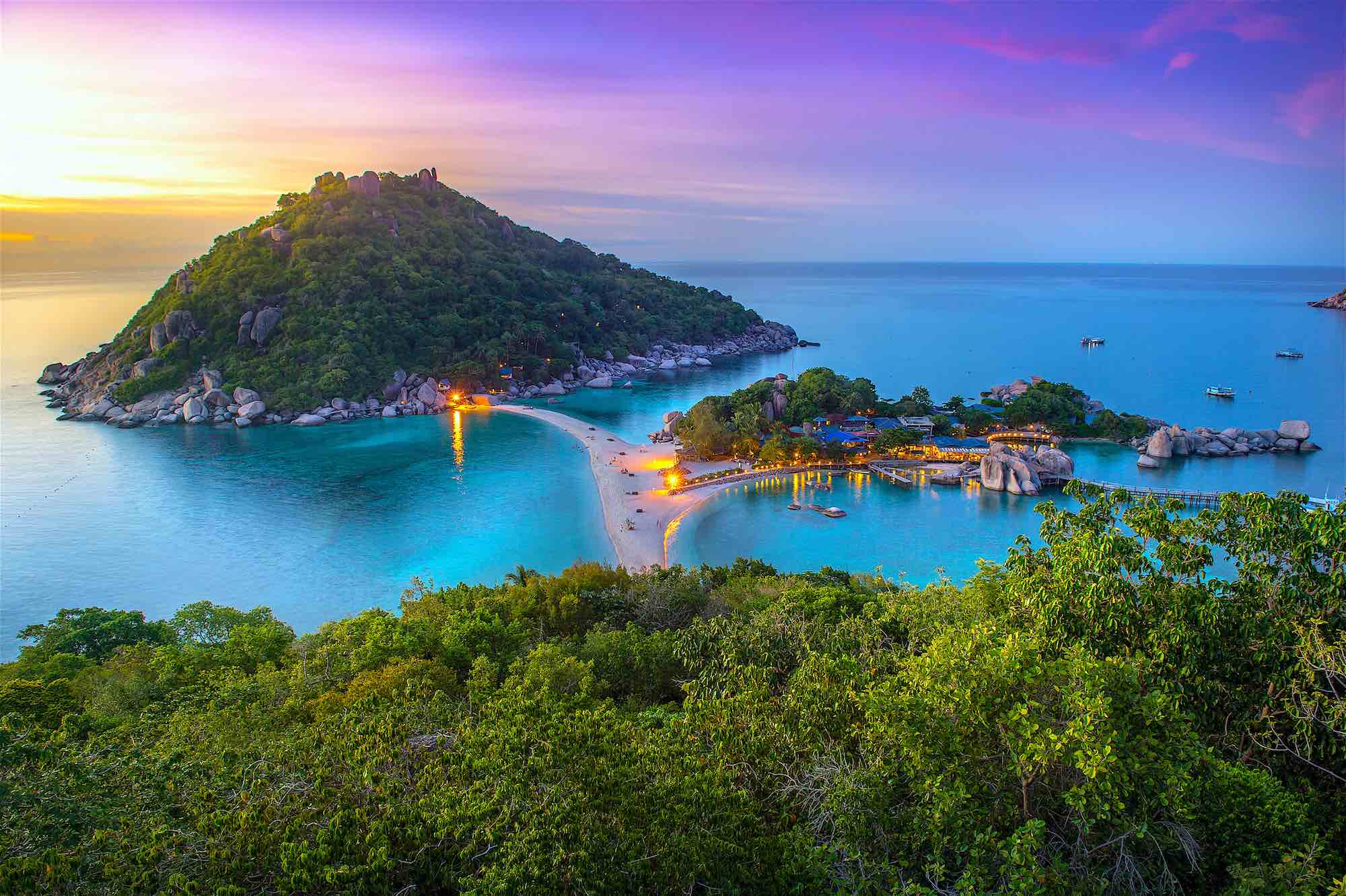 https://mdw-travel-data-us-east-1.s3.amazonaws.com/img/country/Thailand/Nangyuan-Terrace-Viewpoint/img_01.jpg