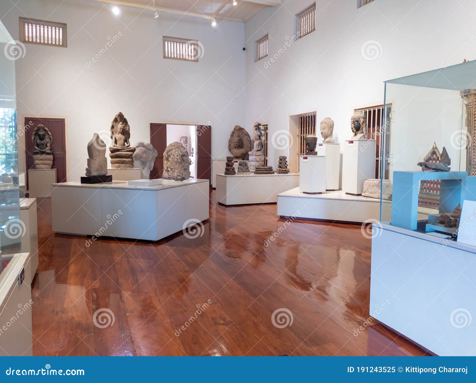 https://mdw-travel-data-us-east-1.s3.amazonaws.com/img/country/Thailand/Narai-National-Museum/img_03.jpg
