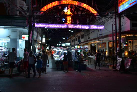 https://mdw-travel-data-us-east-1.s3.amazonaws.com/img/country/Thailand/Night-Market-Surat-Thani/img_01.jpg