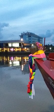 https://mdw-travel-data-us-east-1.s3.amazonaws.com/img/country/Thailand/Night-Market-Surat-Thani/img_02.jpg