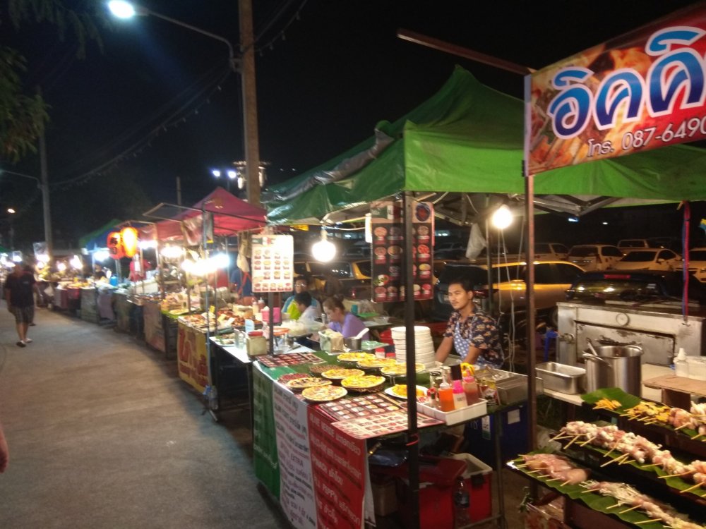 https://mdw-travel-data-us-east-1.s3.amazonaws.com/img/country/Thailand/Night-Market-Surat-Thani/img_03.jpg
