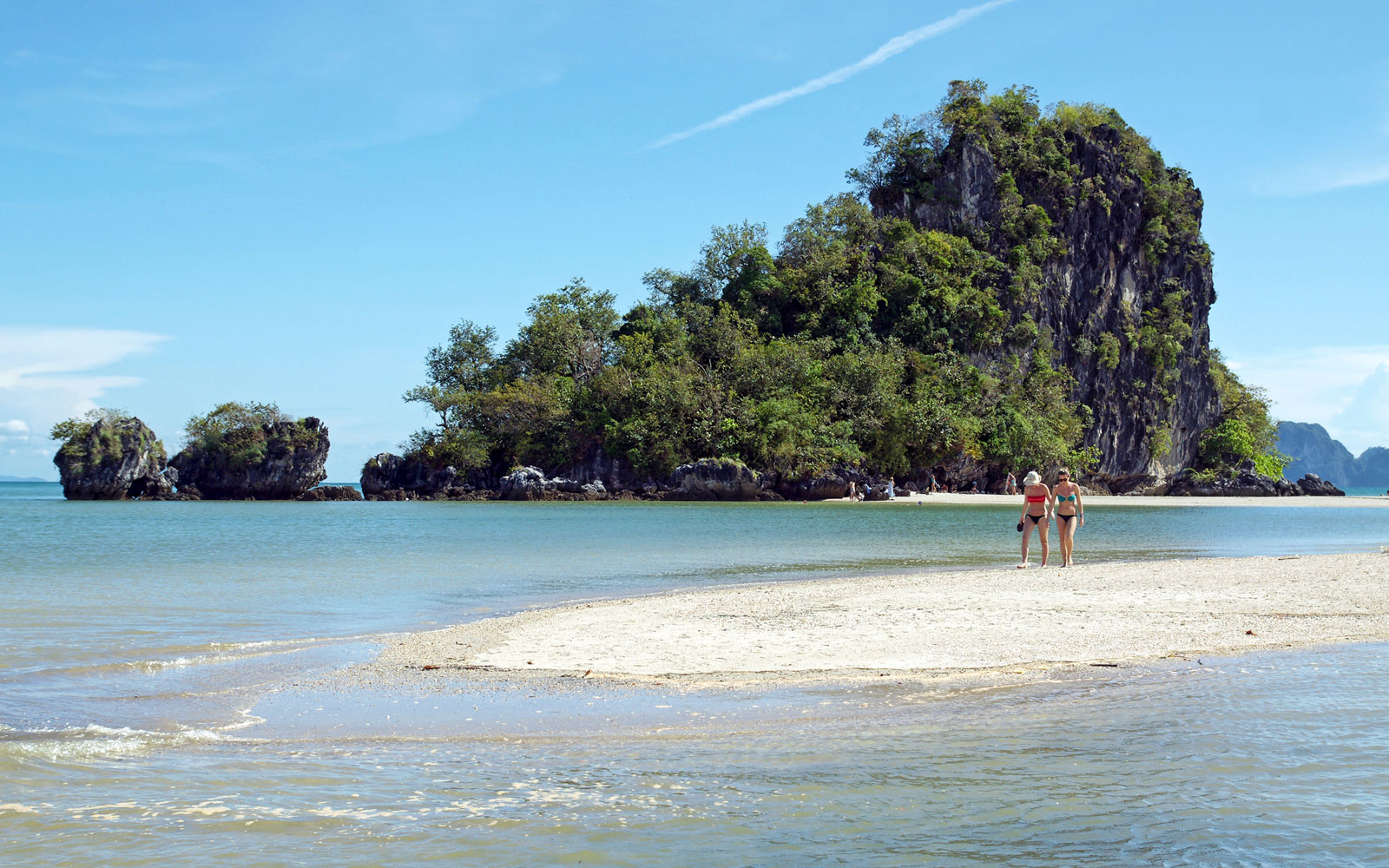 https://mdw-travel-data-us-east-1.s3.amazonaws.com/img/country/Thailand/Nopparat-Thara-Beach/img_00.jpg
