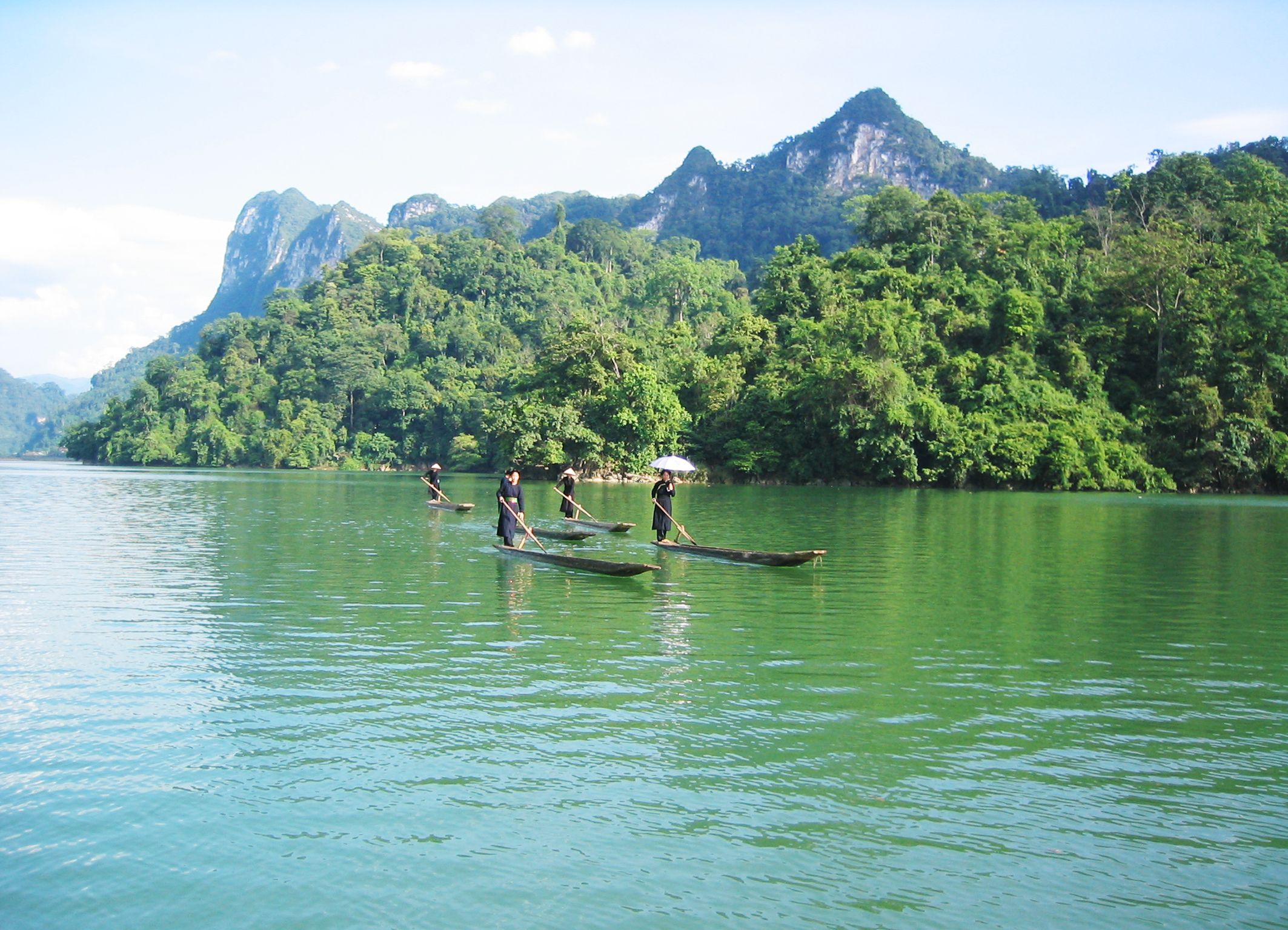 https://mdw-travel-data-us-east-1.s3.amazonaws.com/img/country/Thailand/Pa-Khoang-Lake/img_03.jpg