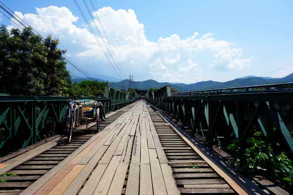 https://mdw-travel-data-us-east-1.s3.amazonaws.com/img/country/Thailand/Pai-Memorial-Bridge/img_02.jpg
