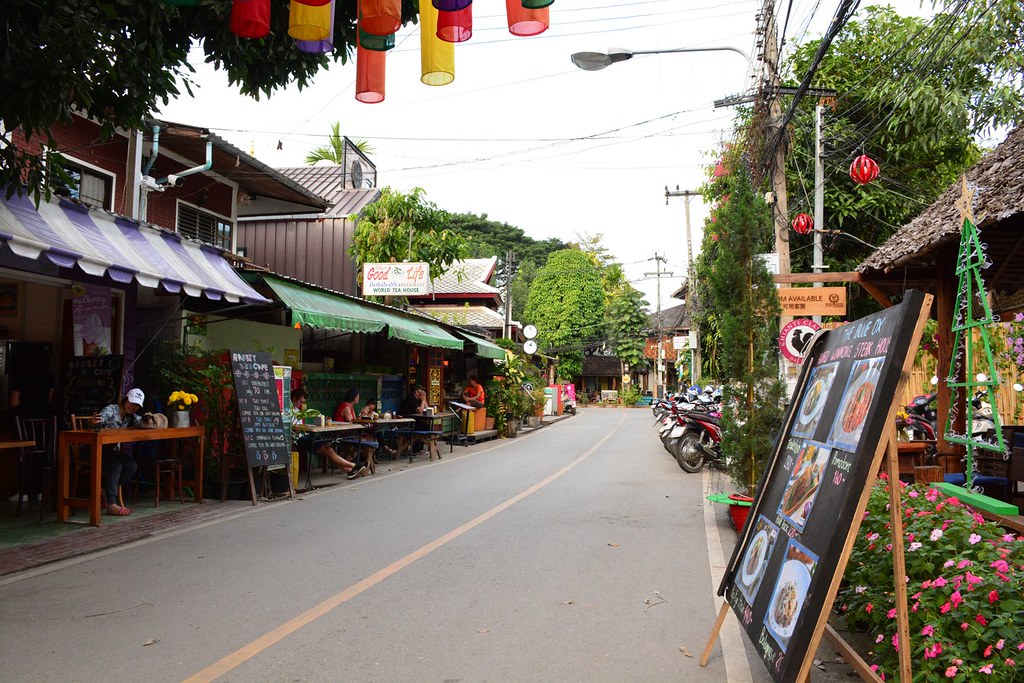 https://mdw-travel-data-us-east-1.s3.amazonaws.com/img/country/Thailand/Pai-Walking-Street/img_02.jpg