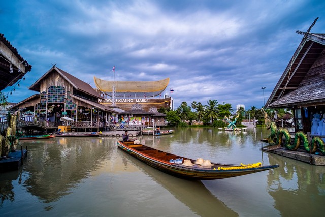 https://mdw-travel-data-us-east-1.s3.amazonaws.com/img/country/Thailand/Pattaya-Floating-Market/img_01.jpg