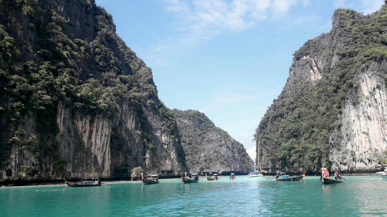 https://mdw-travel-data-us-east-1.s3.amazonaws.com/img/country/Thailand/Phi-Phi-Islands/img_03.jpg