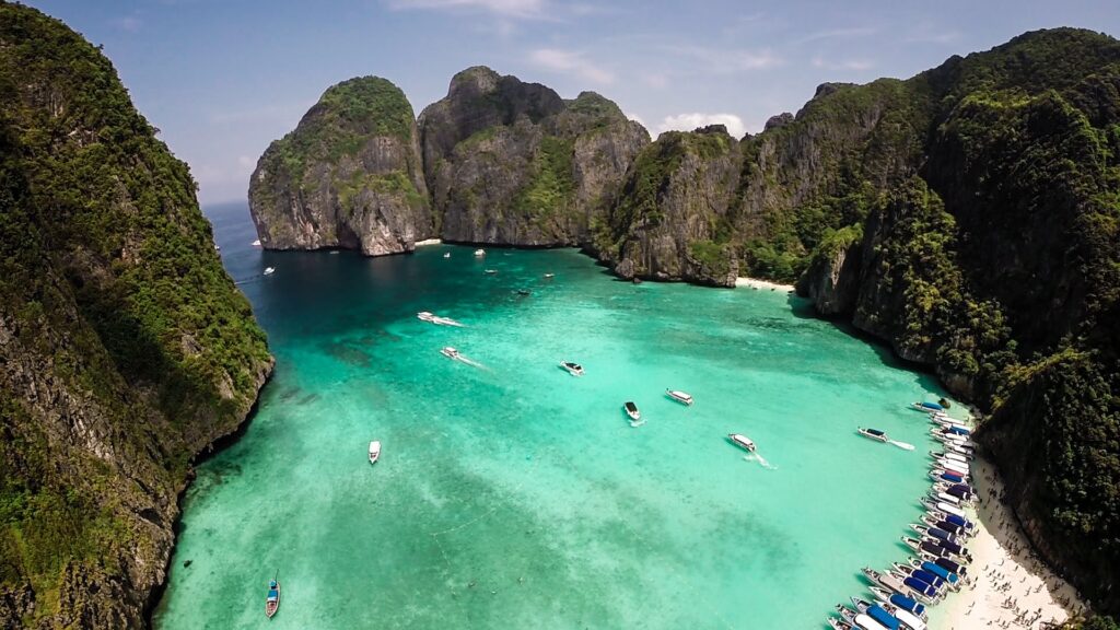 https://mdw-travel-data-us-east-1.s3.amazonaws.com/img/country/Thailand/Phi-Phi-Islands/img_04.jpg