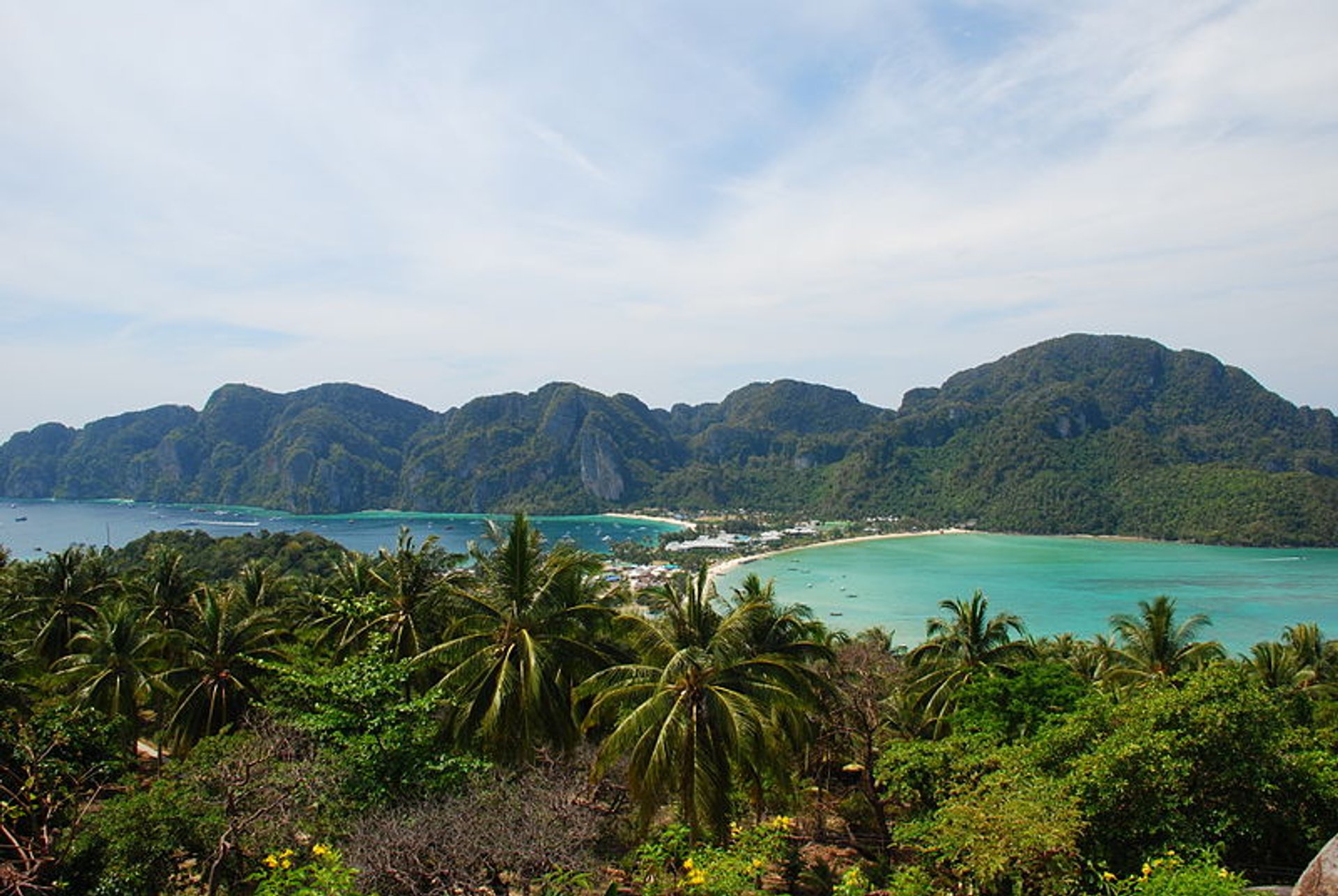 https://mdw-travel-data-us-east-1.s3.amazonaws.com/img/country/Thailand/Phi-Phi-Viewpoint/img_00.jpg