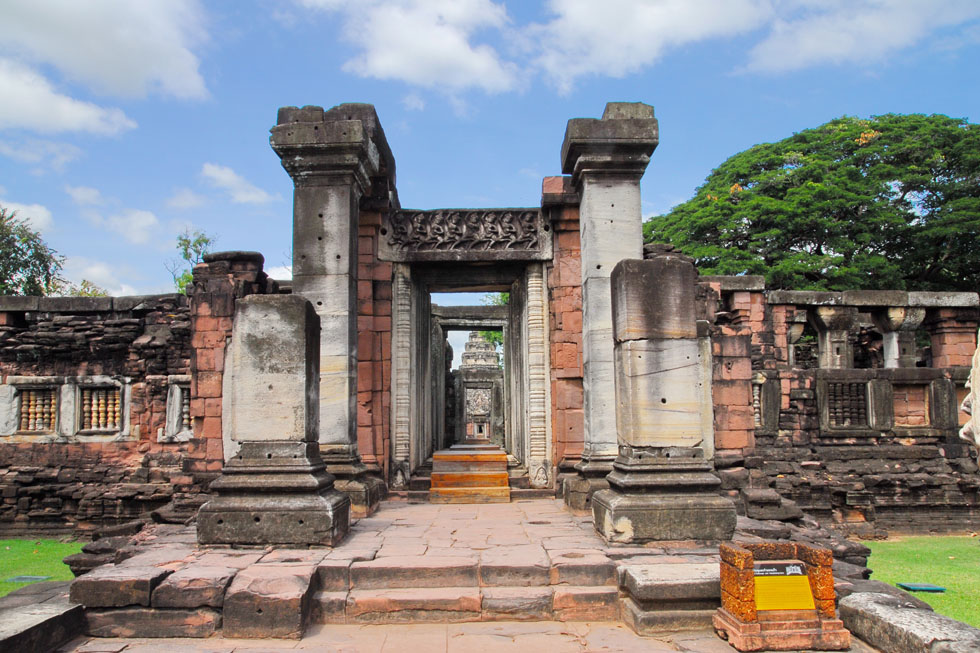 https://mdw-travel-data-us-east-1.s3.amazonaws.com/img/country/Thailand/Phimai-Historical-Park/img_01.jpg
