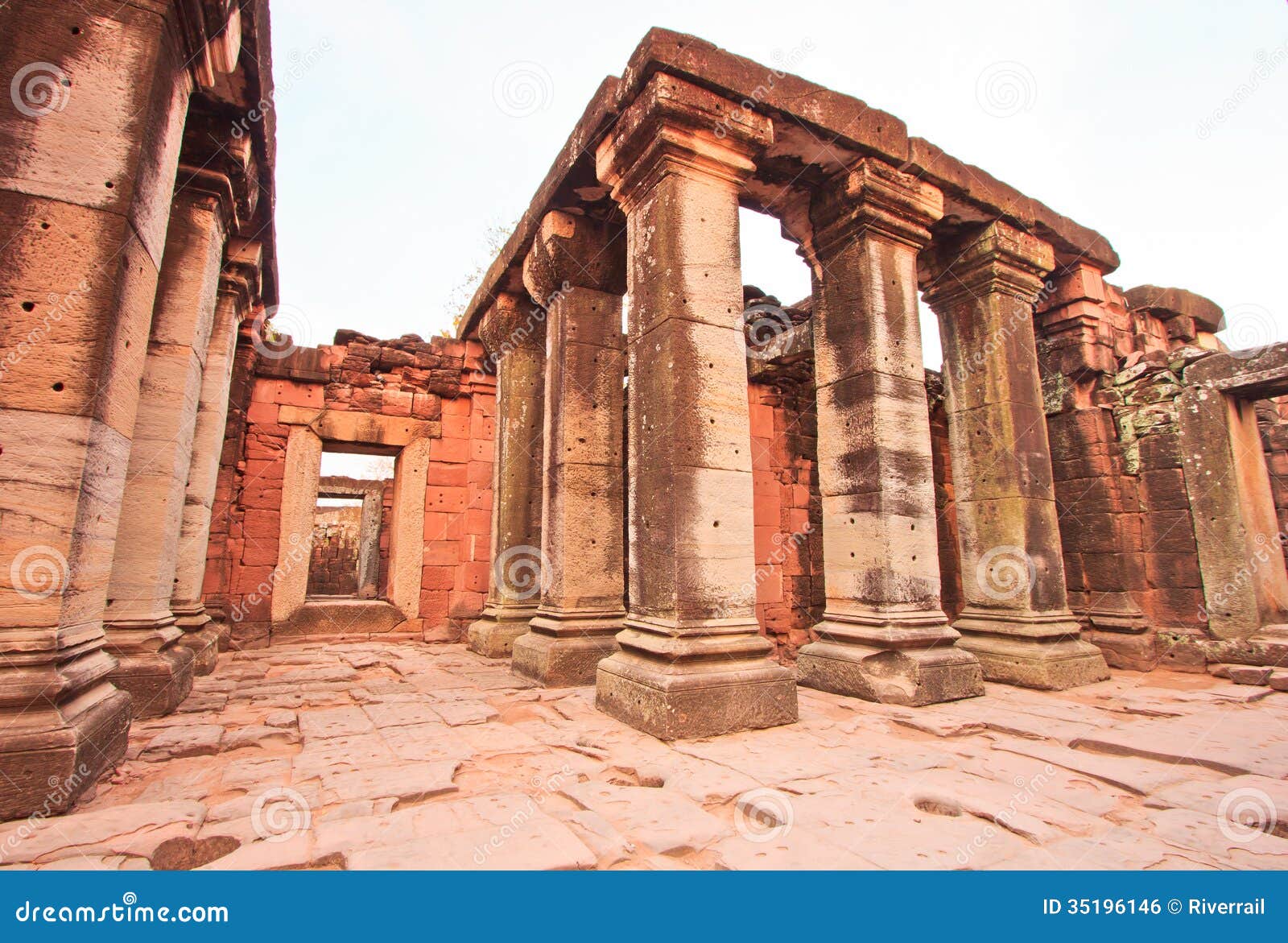 https://mdw-travel-data-us-east-1.s3.amazonaws.com/img/country/Thailand/Phimai-Historical-Park/img_02.jpg