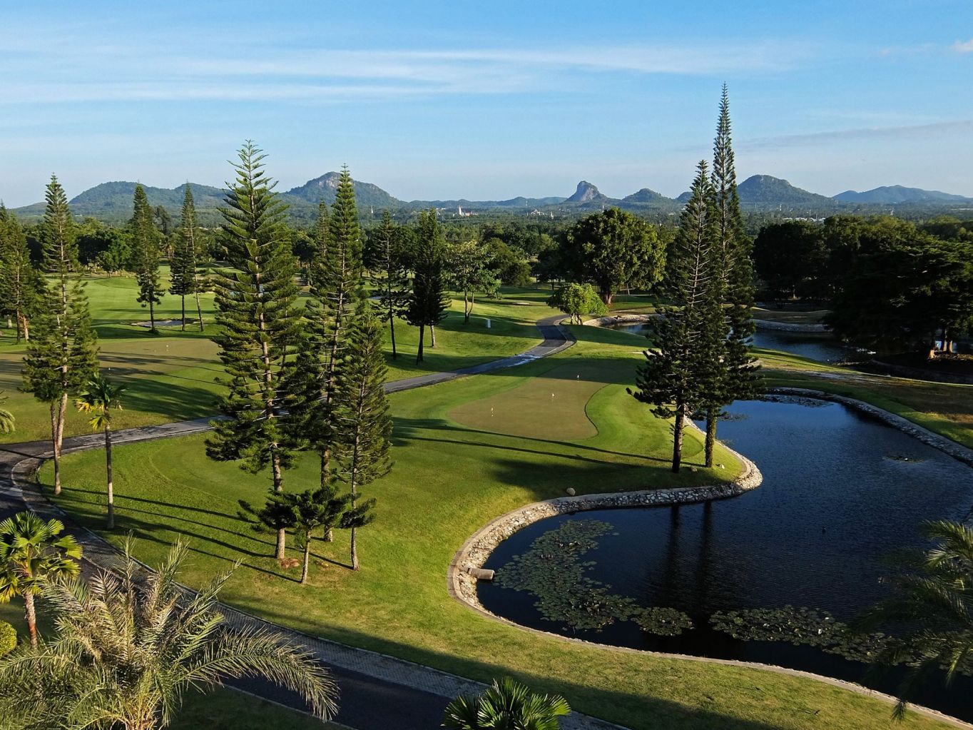 https://mdw-travel-data-us-east-1.s3.amazonaws.com/img/country/Thailand/Phoenix-Golf-and-Country-Club/img_00.jpg