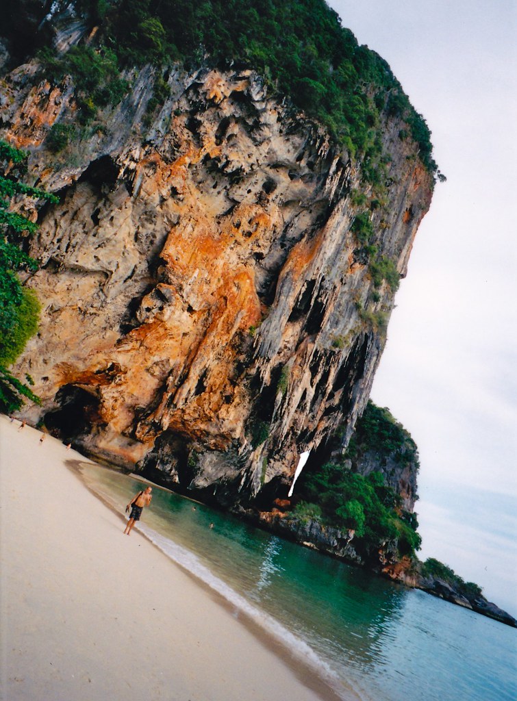 https://mdw-travel-data-us-east-1.s3.amazonaws.com/img/country/Thailand/Phra-Nang-Cave-Beach/img_03.jpg