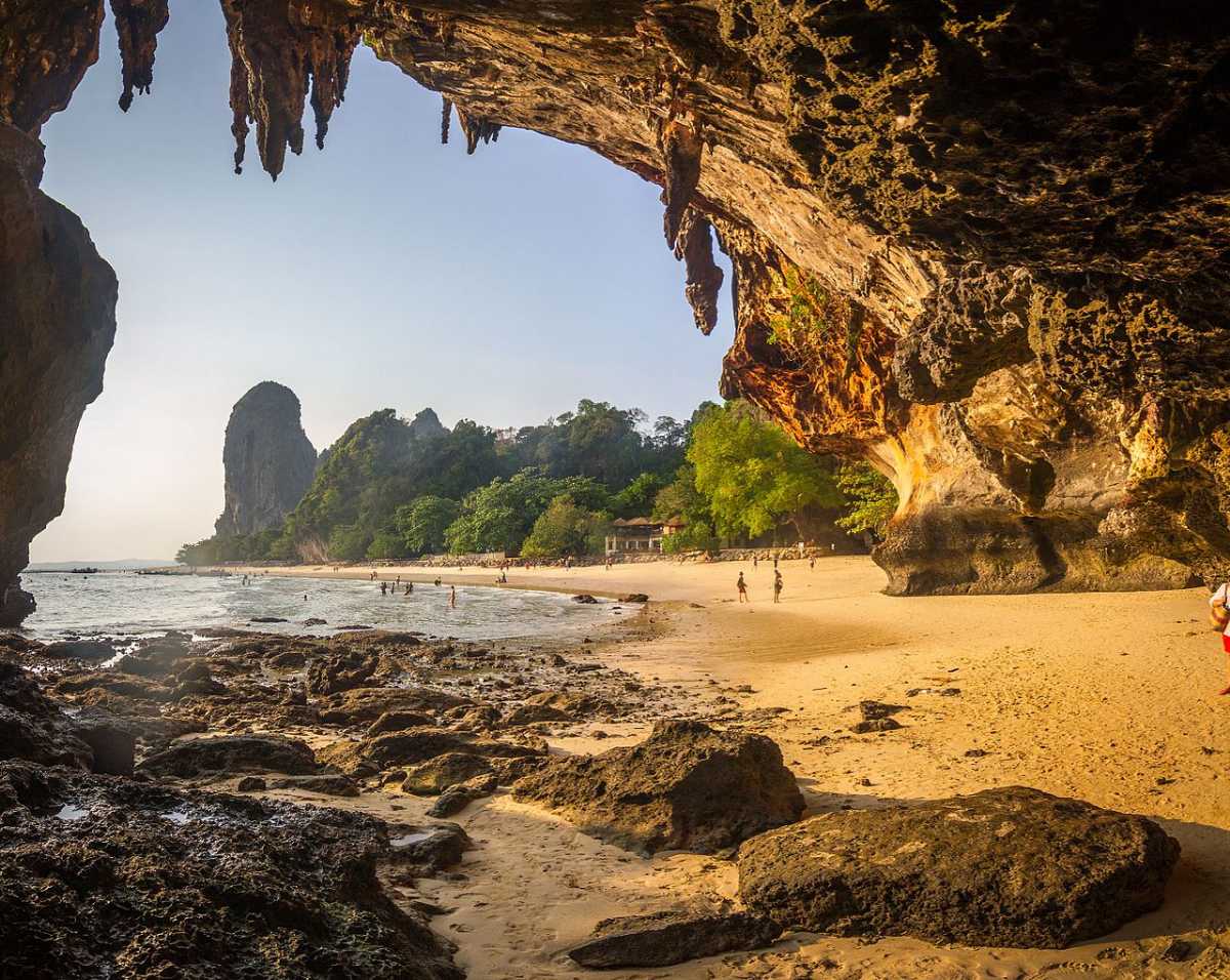 https://mdw-travel-data-us-east-1.s3.amazonaws.com/img/country/Thailand/Phra-Nang-Cave/img_00.jpg