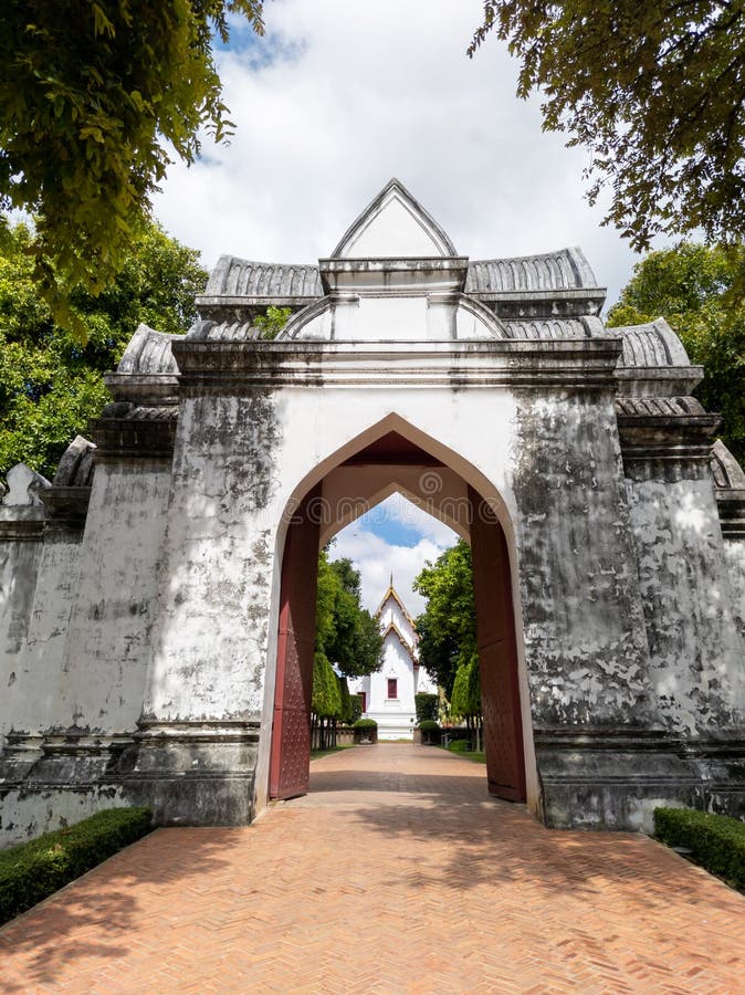 https://mdw-travel-data-us-east-1.s3.amazonaws.com/img/country/Thailand/Phra-Narai-Ratchaniwet/img_03.jpg