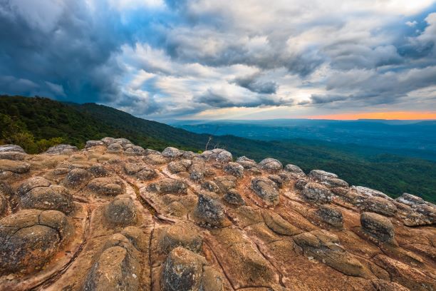 https://mdw-travel-data-us-east-1.s3.amazonaws.com/img/country/Thailand/Phu-Hin-Rong-Kla-National-Park/img_01.jpg
