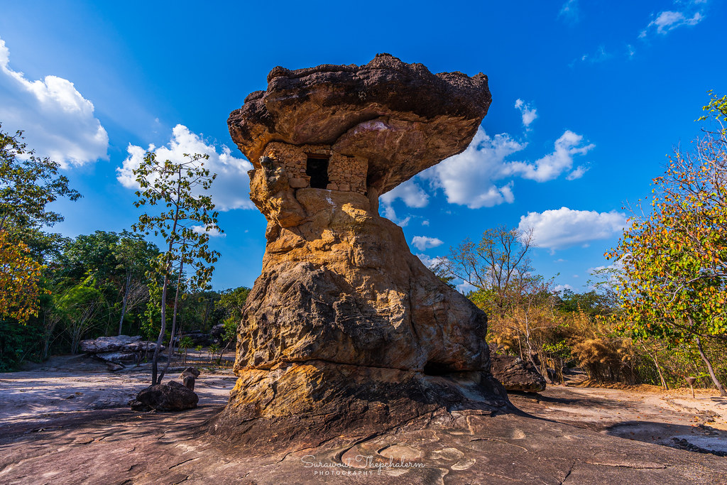https://mdw-travel-data-us-east-1.s3.amazonaws.com/img/country/Thailand/Phu-Phra-Bat-Historical-Park/img_01.jpg