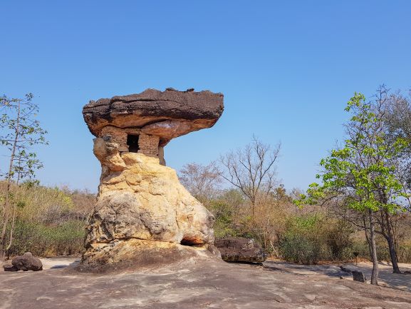 https://mdw-travel-data-us-east-1.s3.amazonaws.com/img/country/Thailand/Phu-Phra-Bat-Historical-Park/img_02.jpg