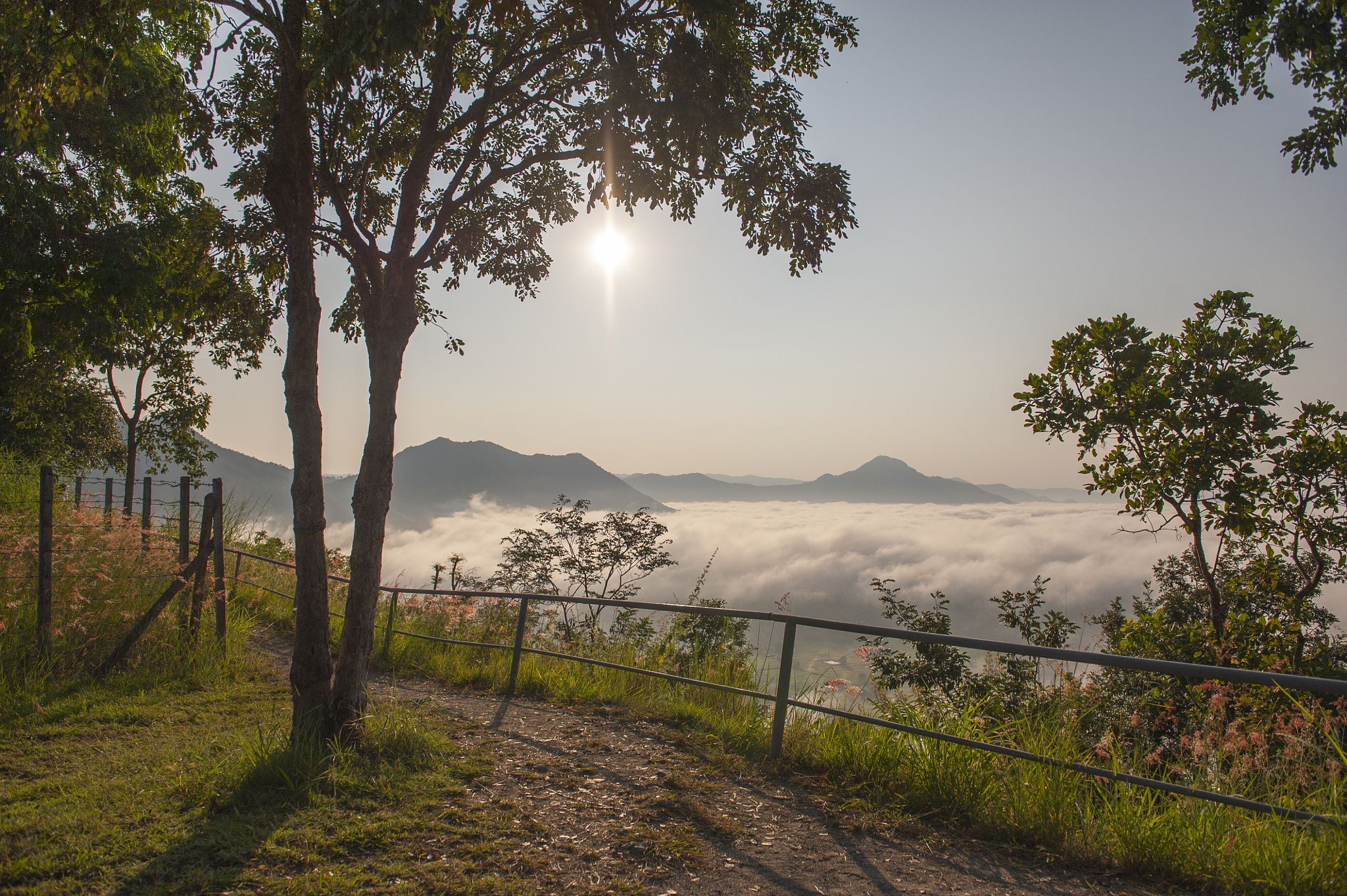 https://mdw-travel-data-us-east-1.s3.amazonaws.com/img/country/Thailand/Phu-Thok--Magic-Mountain-/img_02.jpg