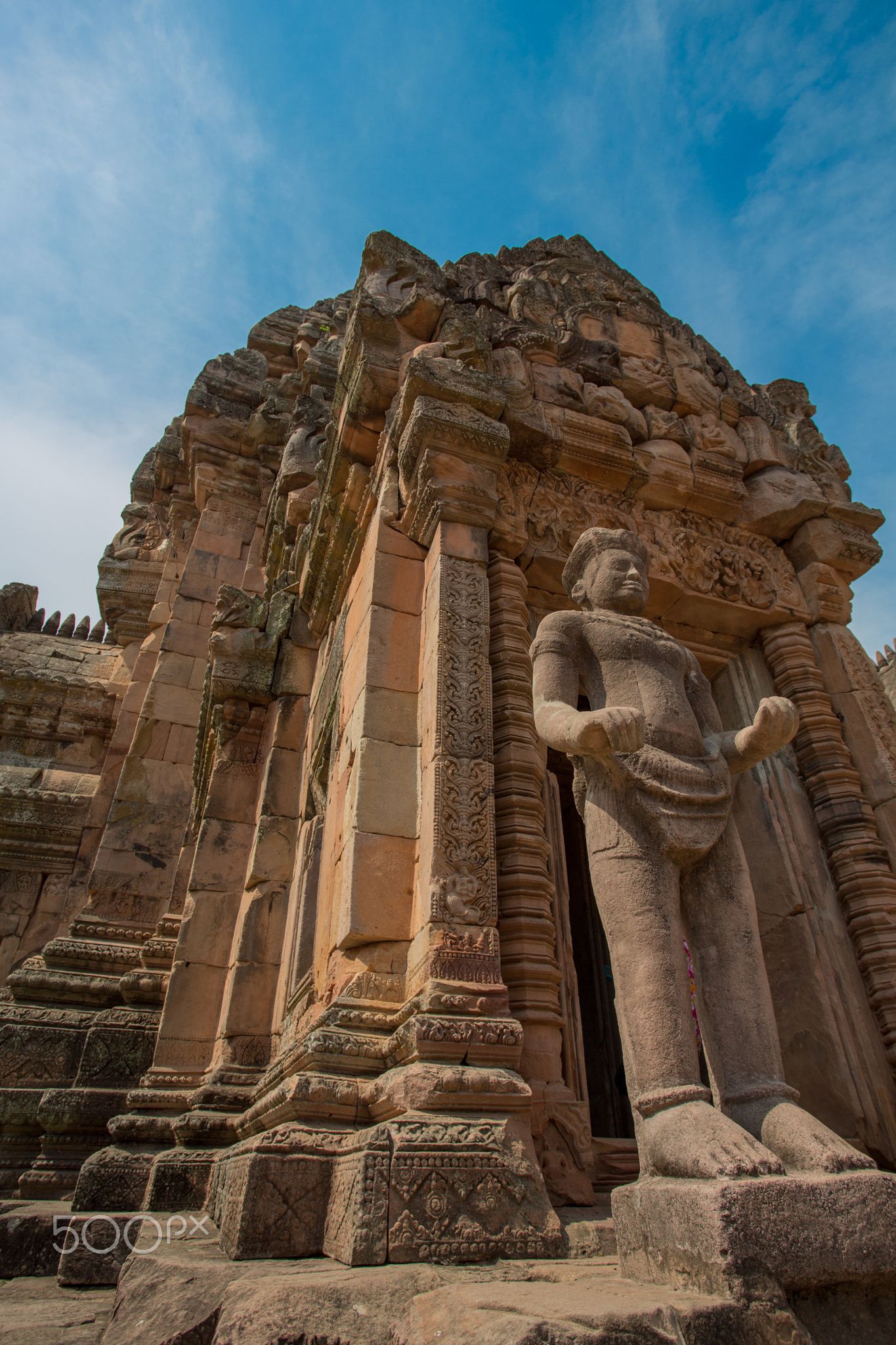 https://mdw-travel-data-us-east-1.s3.amazonaws.com/img/country/Thailand/Prasat-Hin-Phanom-Rung/img_01.jpg