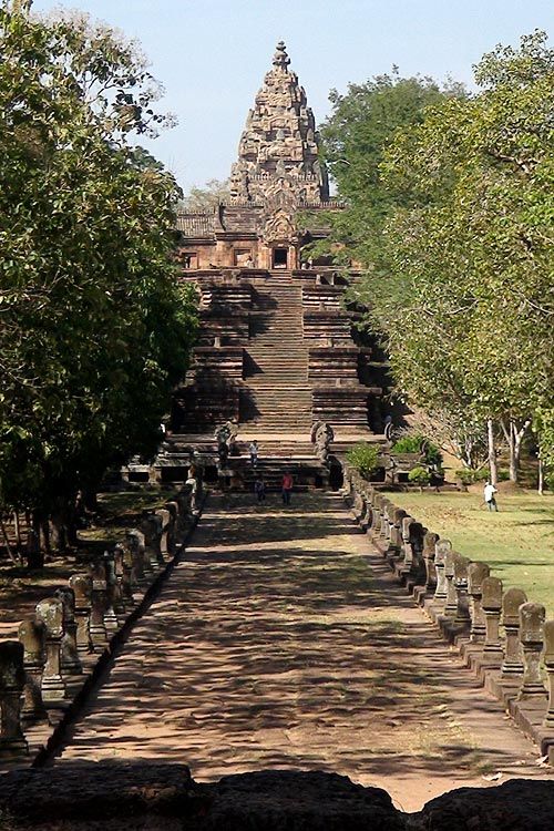https://mdw-travel-data-us-east-1.s3.amazonaws.com/img/country/Thailand/Prasat-Hin-Phanom-Rung/img_03.jpg