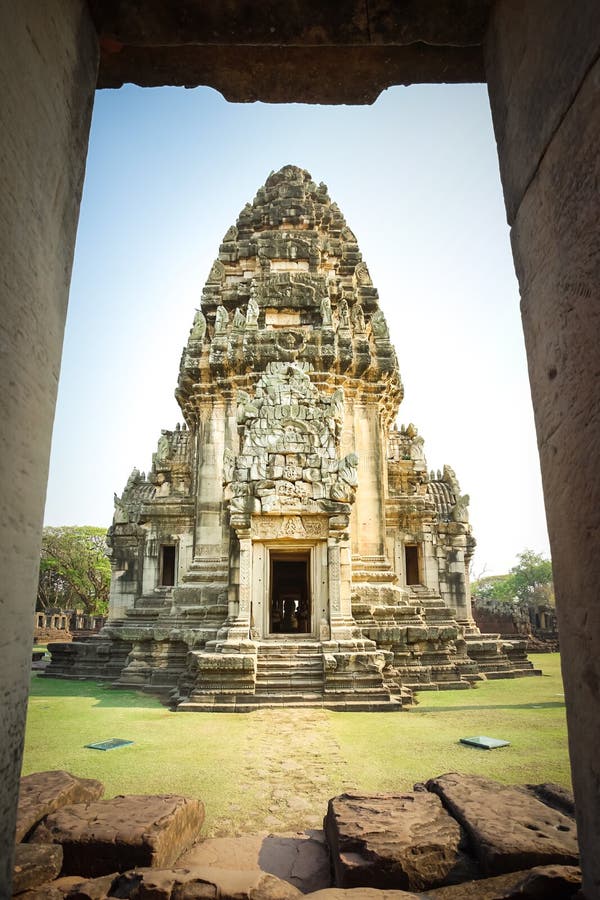 https://mdw-travel-data-us-east-1.s3.amazonaws.com/img/country/Thailand/Prasat-Hin-Phimai/img_00.jpg