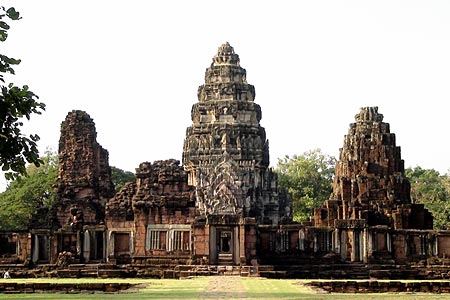https://mdw-travel-data-us-east-1.s3.amazonaws.com/img/country/Thailand/Prasat-Hin-Phimai/img_01.jpg