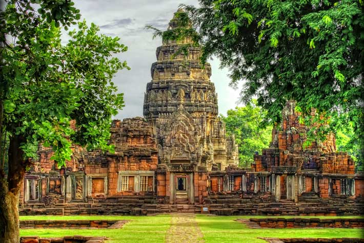 https://mdw-travel-data-us-east-1.s3.amazonaws.com/img/country/Thailand/Prasat-Hin-Phimai/img_02.jpg