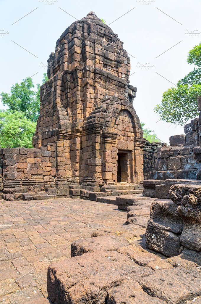 https://mdw-travel-data-us-east-1.s3.amazonaws.com/img/country/Thailand/Prasat-Mueang-Sing-Historical-Park/img_00.jpg