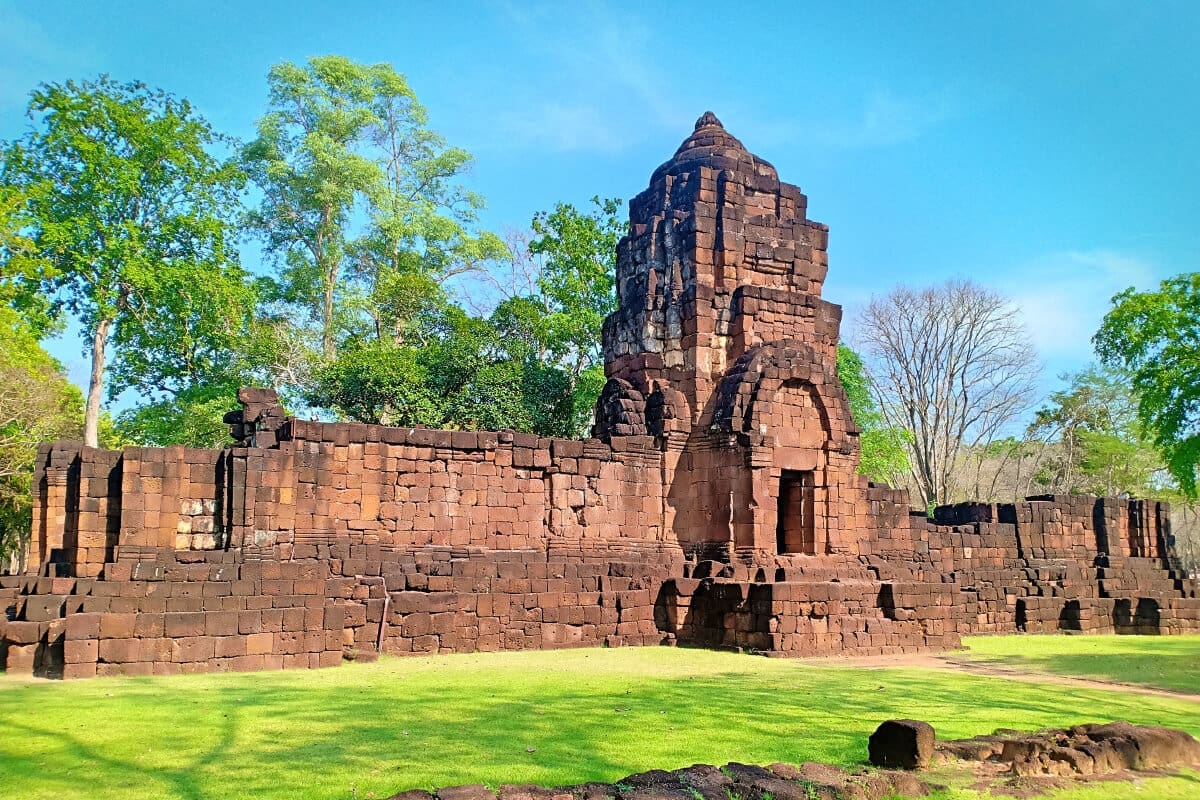 https://mdw-travel-data-us-east-1.s3.amazonaws.com/img/country/Thailand/Prasat-Mueang-Singh-Historical-Park/img_02.jpg