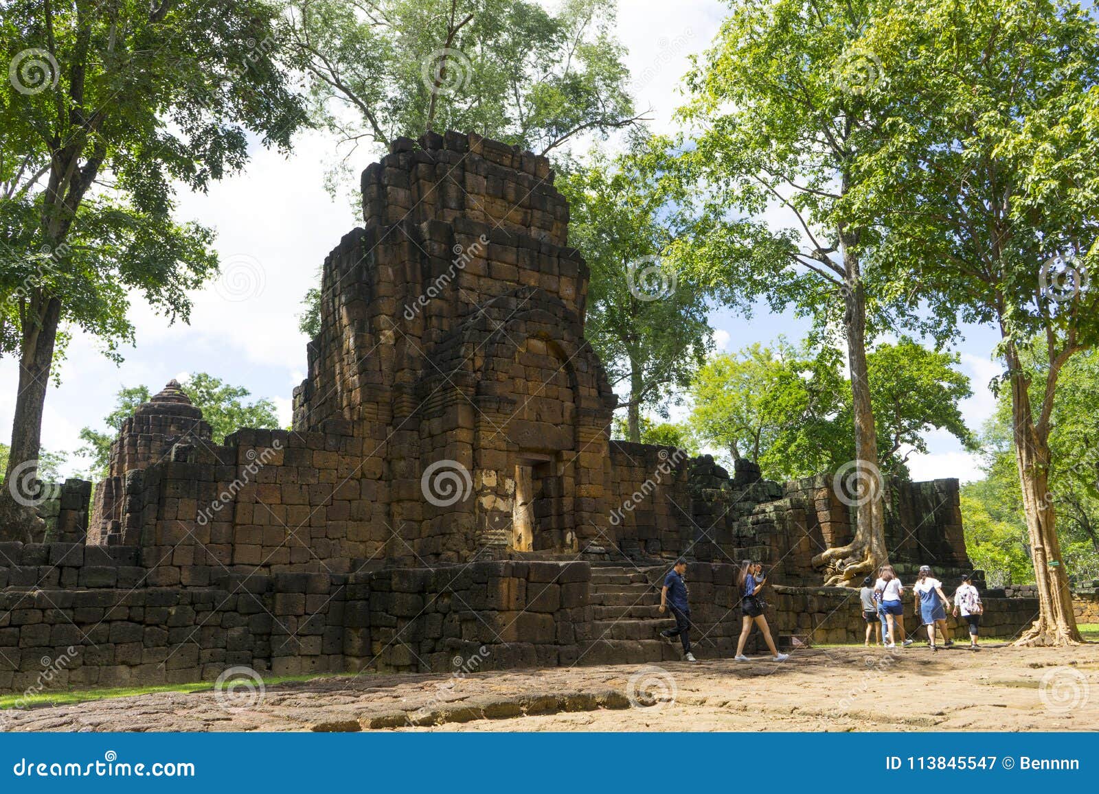 https://mdw-travel-data-us-east-1.s3.amazonaws.com/img/country/Thailand/Prasat-Mueang-Singh-Historical-Park/img_03.jpg