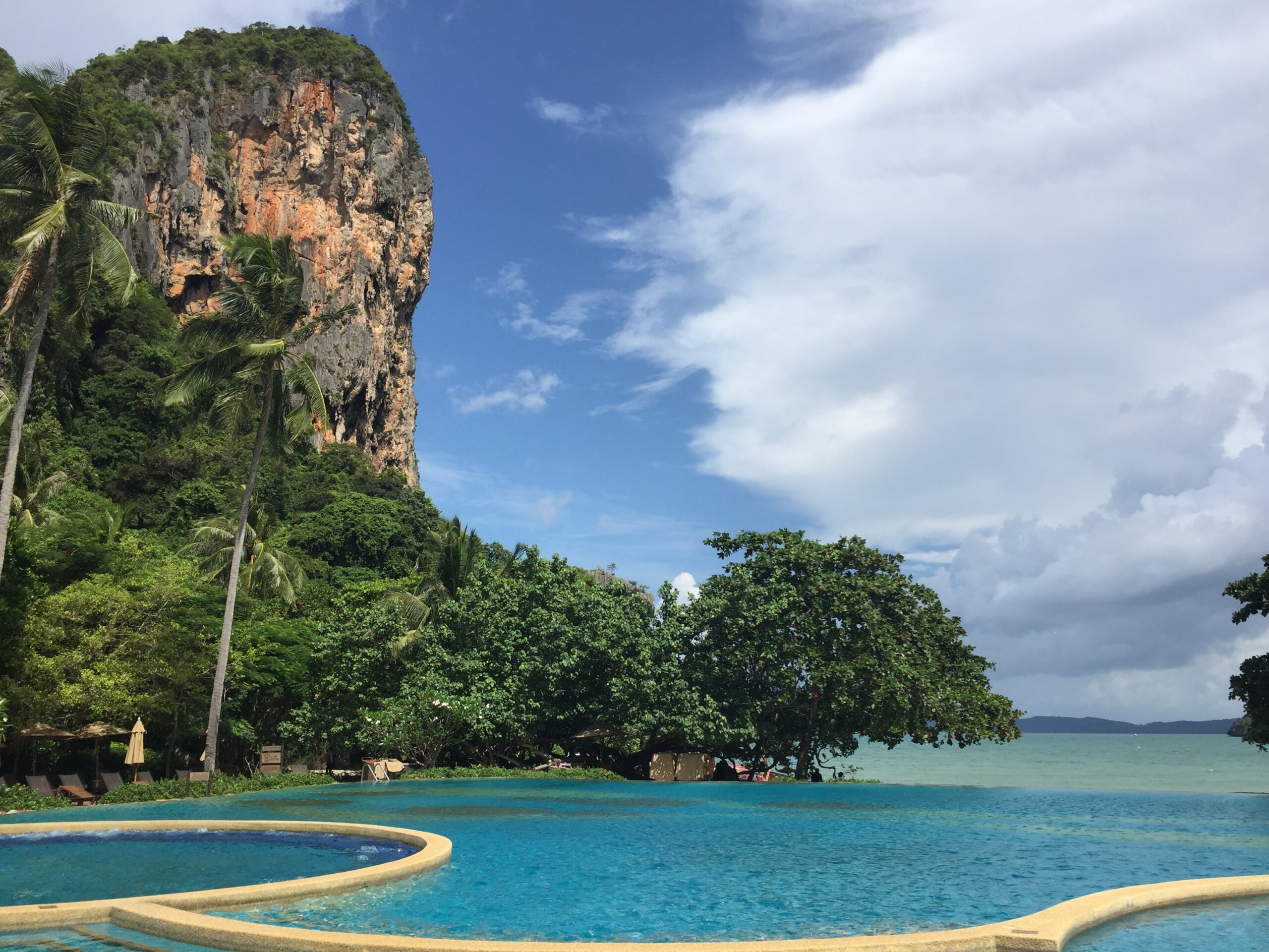 https://mdw-travel-data-us-east-1.s3.amazonaws.com/img/country/Thailand/Railay-Beach-Ice-Cream/img_01.jpg