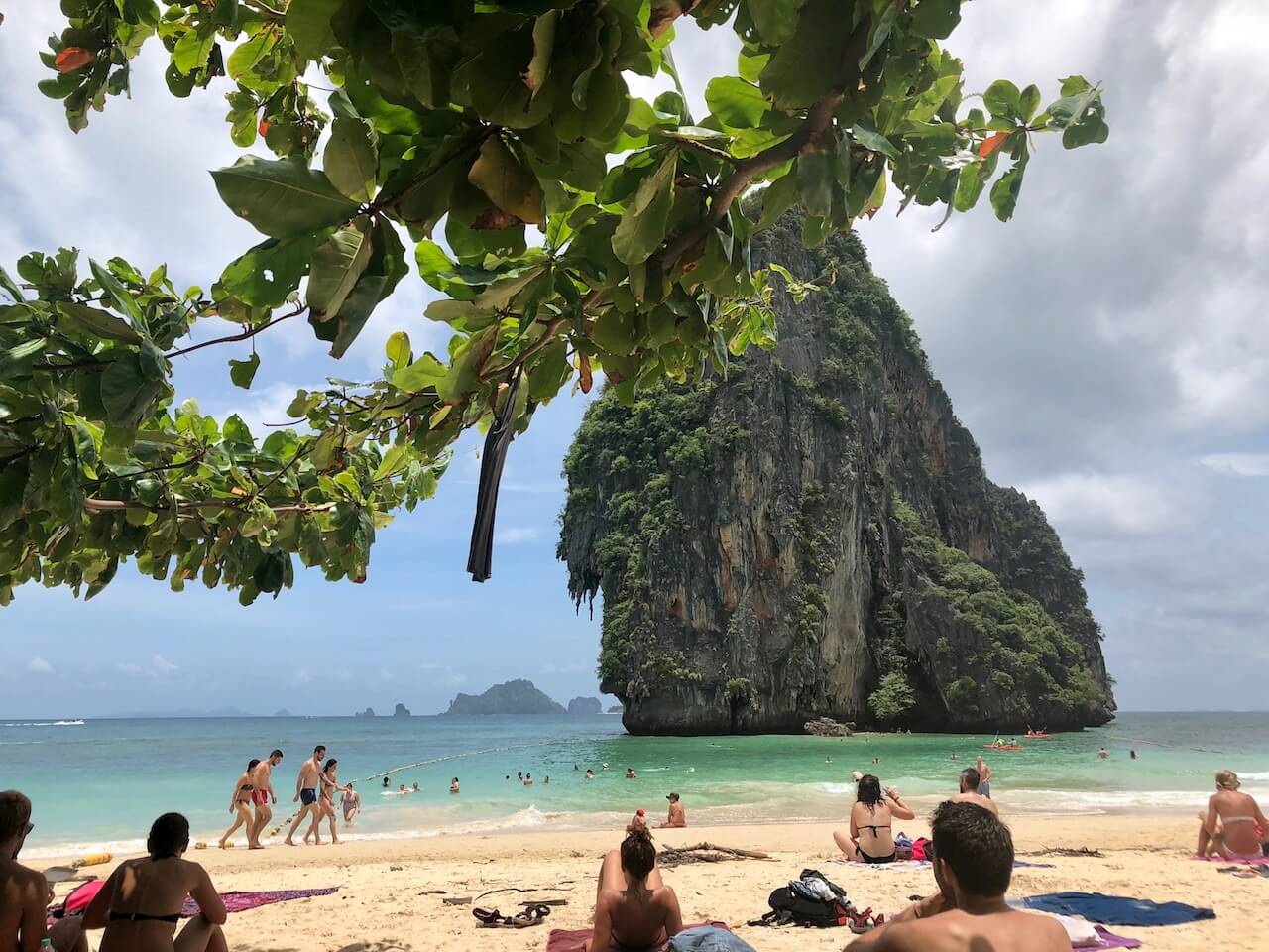 https://mdw-travel-data-us-east-1.s3.amazonaws.com/img/country/Thailand/Railay-Beach-Ice-Cream/img_02.jpg