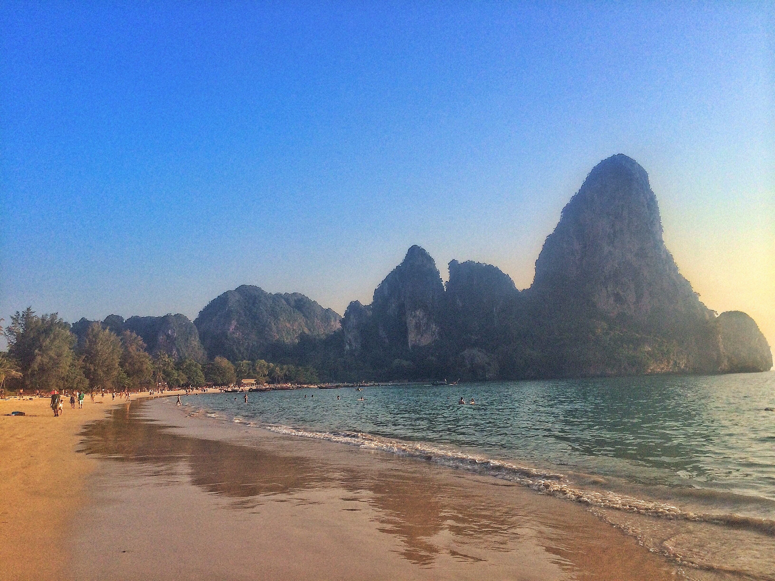 https://mdw-travel-data-us-east-1.s3.amazonaws.com/img/country/Thailand/Railay-Beach-Ice-Cream/img_03.jpg