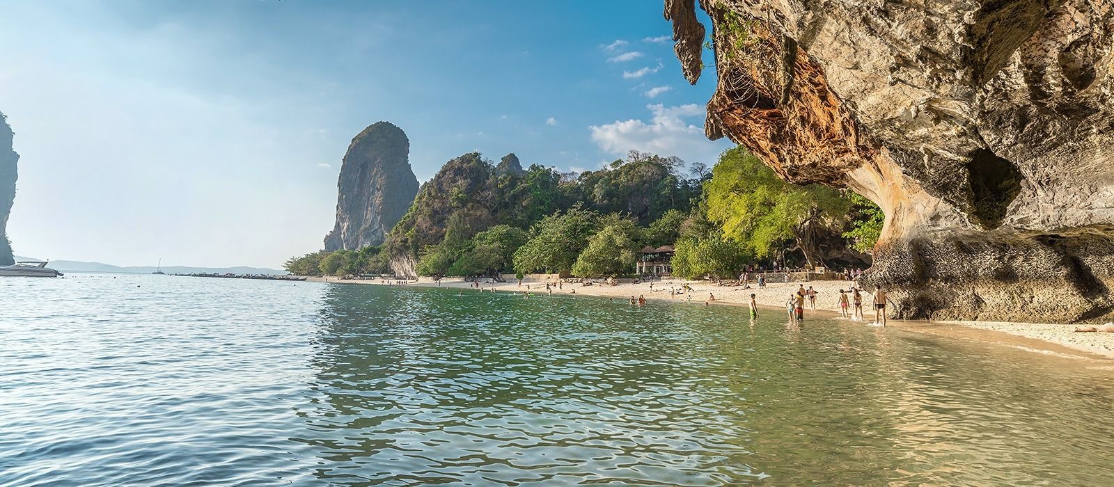 https://mdw-travel-data-us-east-1.s3.amazonaws.com/img/country/Thailand/Railay-Beach-Pier/img_00.jpg
