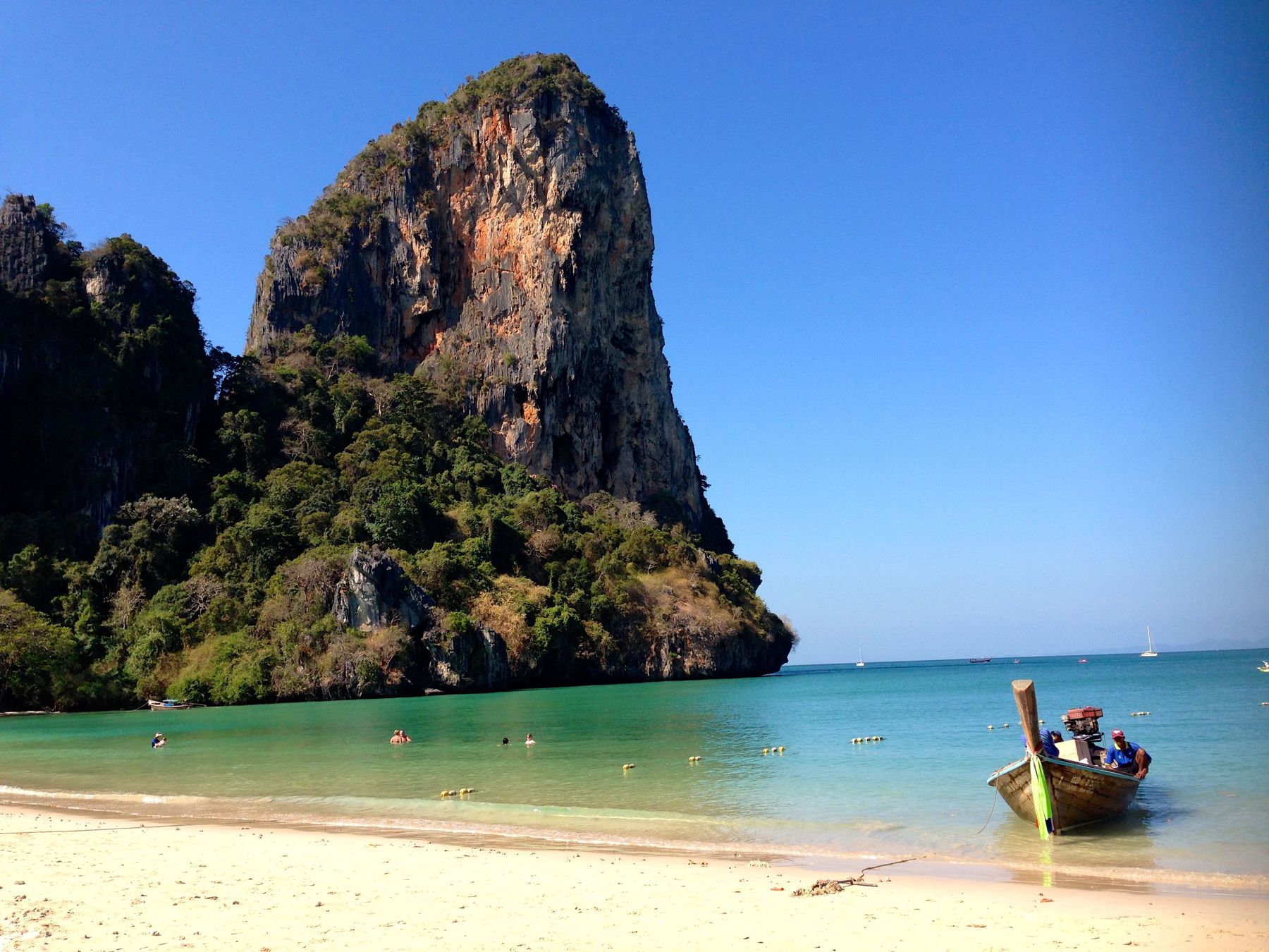 https://mdw-travel-data-us-east-1.s3.amazonaws.com/img/country/Thailand/Railay-Beach-Pier/img_01.jpg