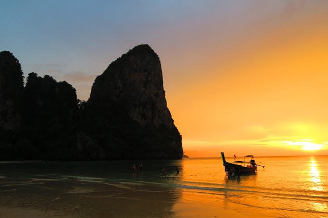 https://mdw-travel-data-us-east-1.s3.amazonaws.com/img/country/Thailand/Railay-Beach-Sunset-Bar/img_01.jpg